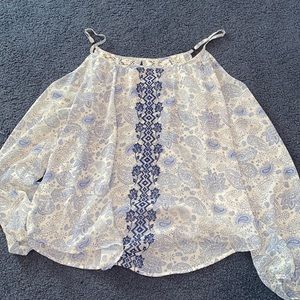 Off the shoulder sleeves with straps blouse.